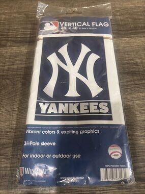 New York Yankees Vertical Flag - Navy & White 28x40
